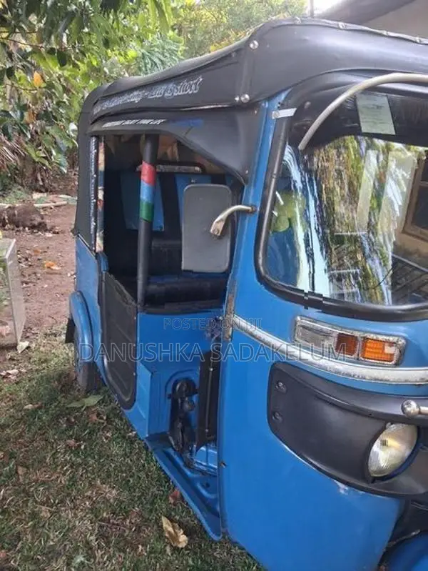 Bajaj RE 2015