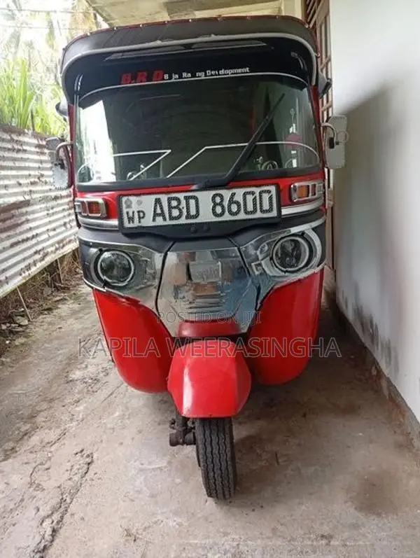 Bajaj RE 2015