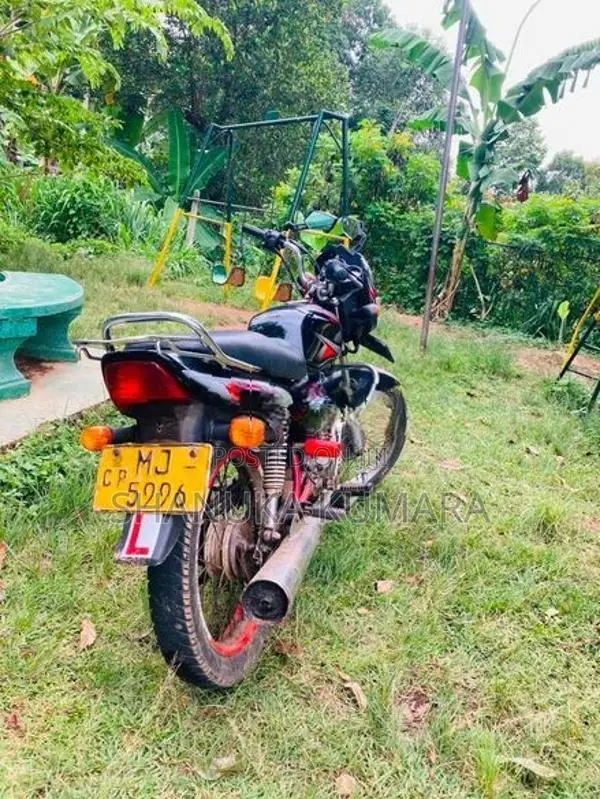 Bajaj CT100 2005