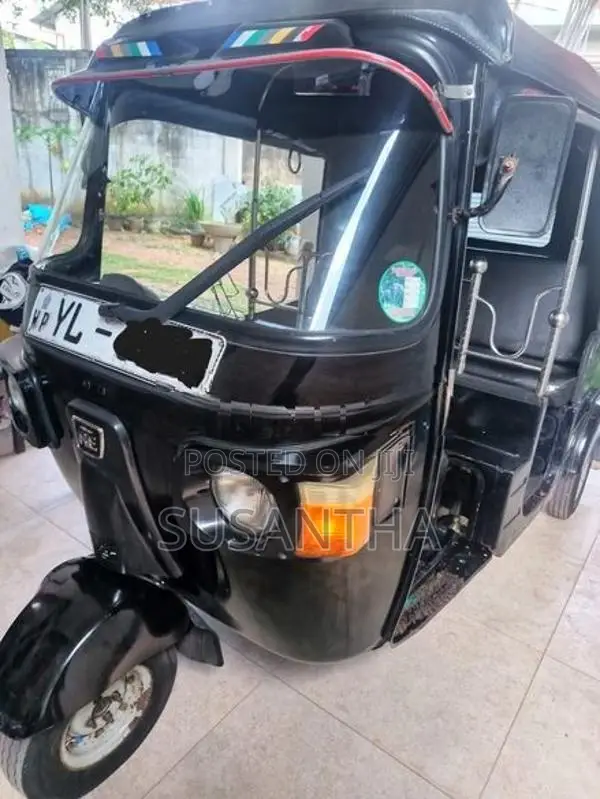 Bajaj RE 2011