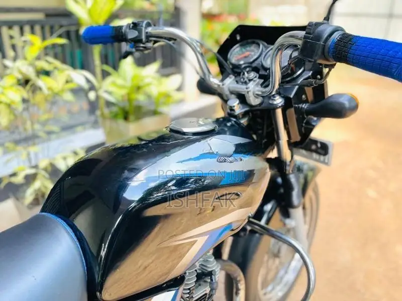 Bajaj CT100 2015