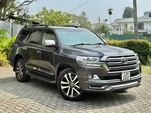 Toyota Land Cruiser Sahara V8 Diesal 2016
