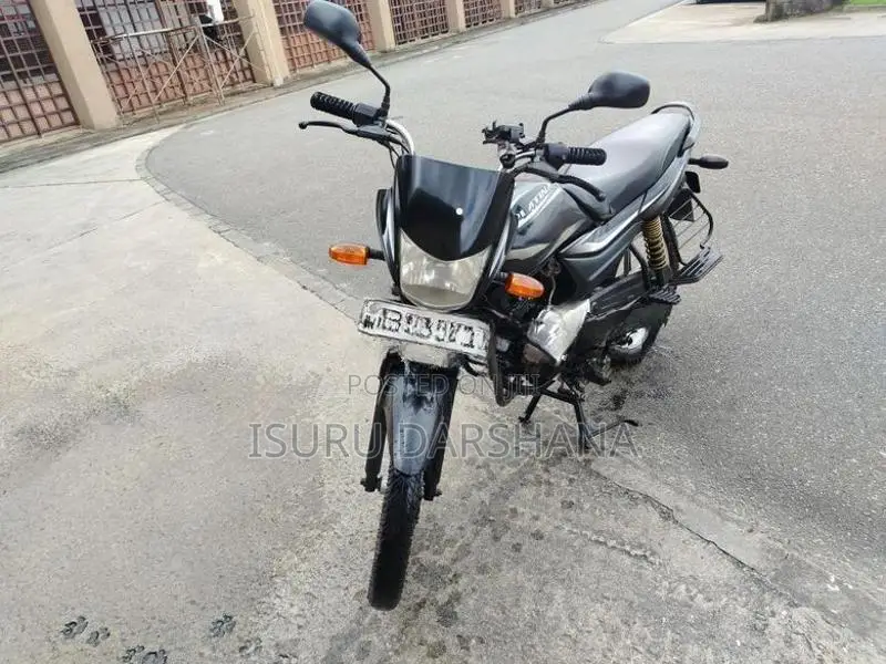Bajaj Platina 100 2016