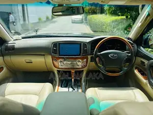 Toyota Land Cruiser VIP v8 2005