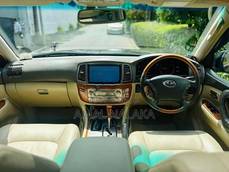 Toyota Land Cruiser VIP v8 2005