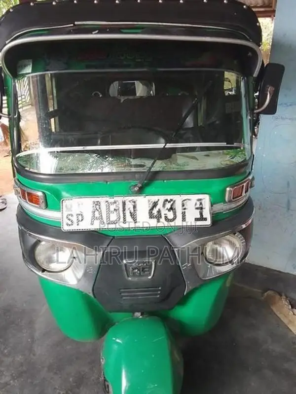 Bajaj RE 2016