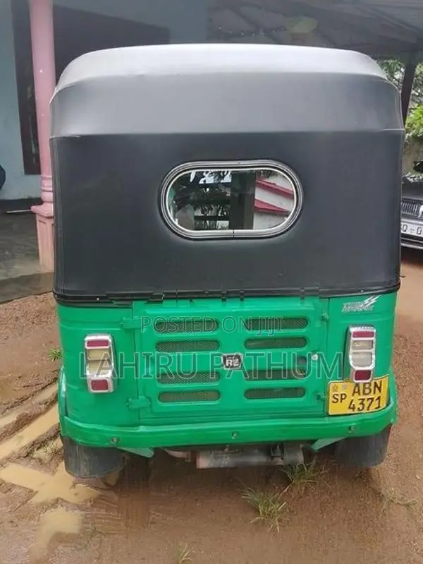 Bajaj RE 2016