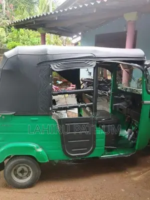 Bajaj RE 2016