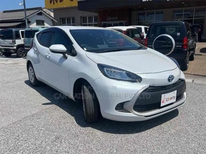 Toyota Aqua G Grade 2024