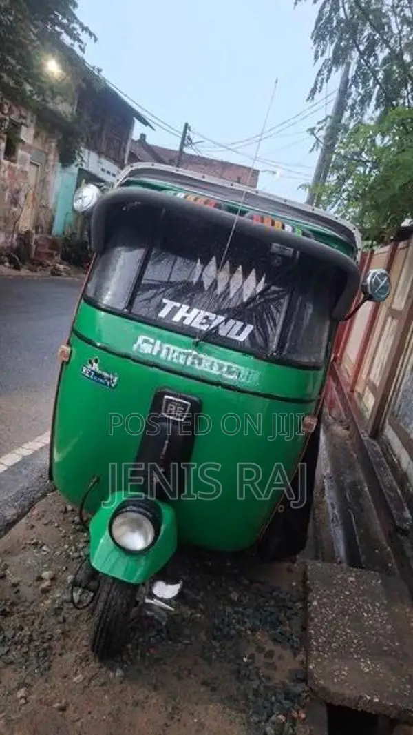 Bajaj RE 2010