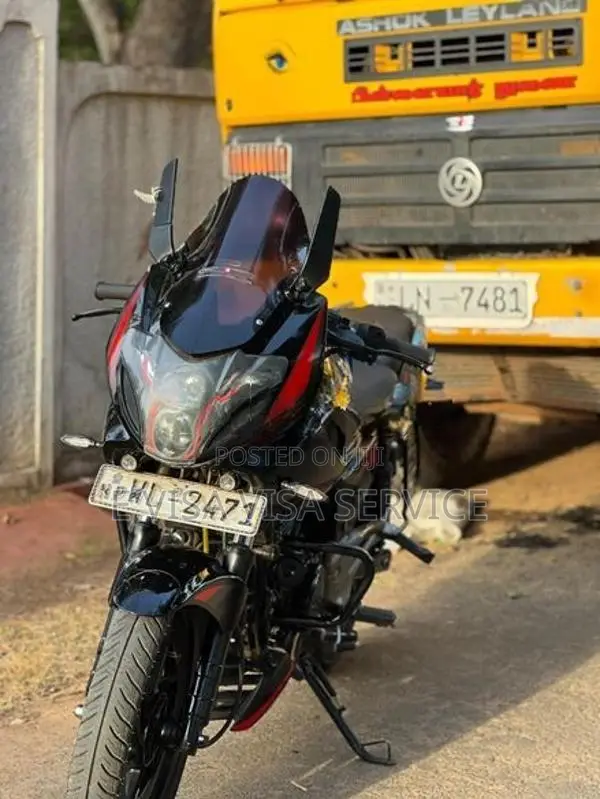 Bajaj Pulsar 220F 2020