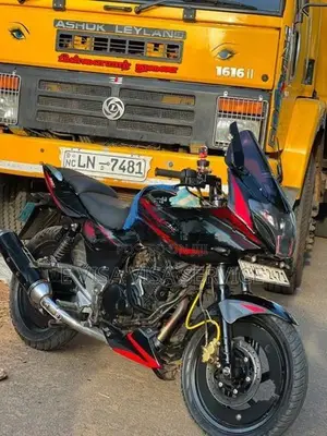 Bajaj Pulsar 220F 2020