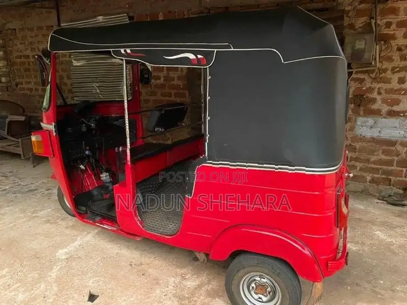 Bajaj RE 2011