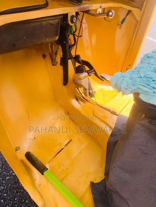 Bajaj RE 1998