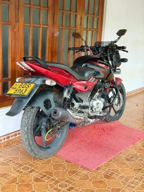 Bajaj Pulsar 150 Pulser 2016