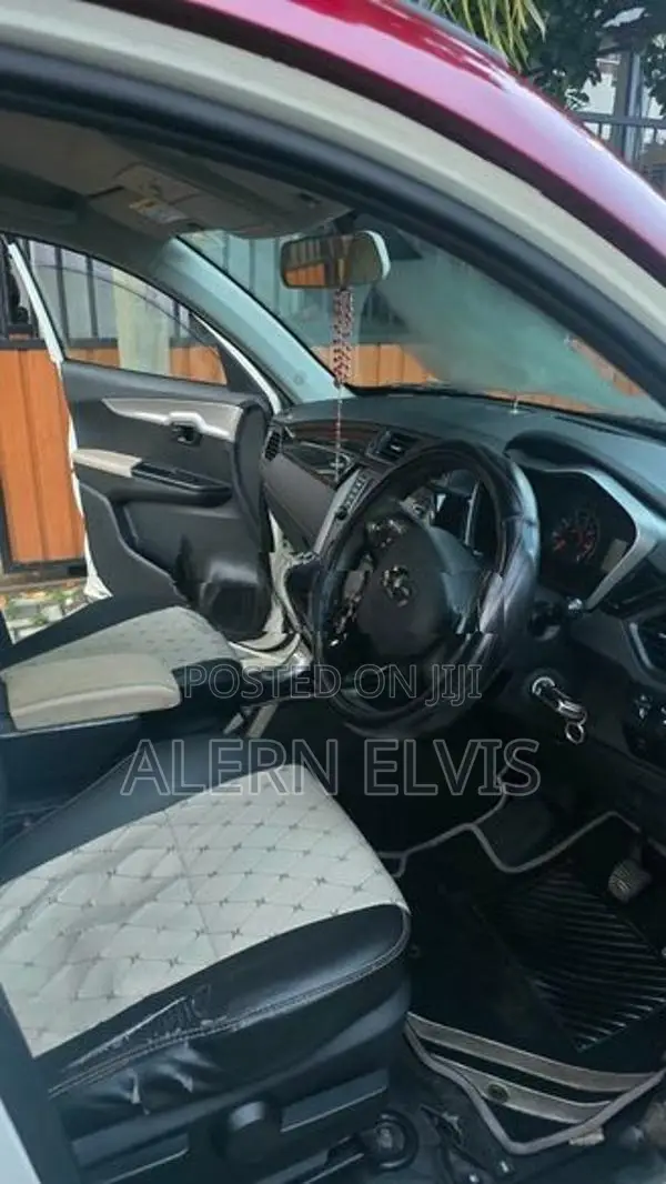 Mahindra KUV 100 2021