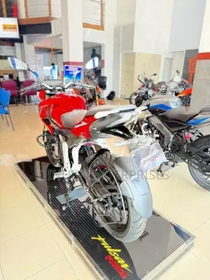 Bajaj Pulsar N160 Premium 2026