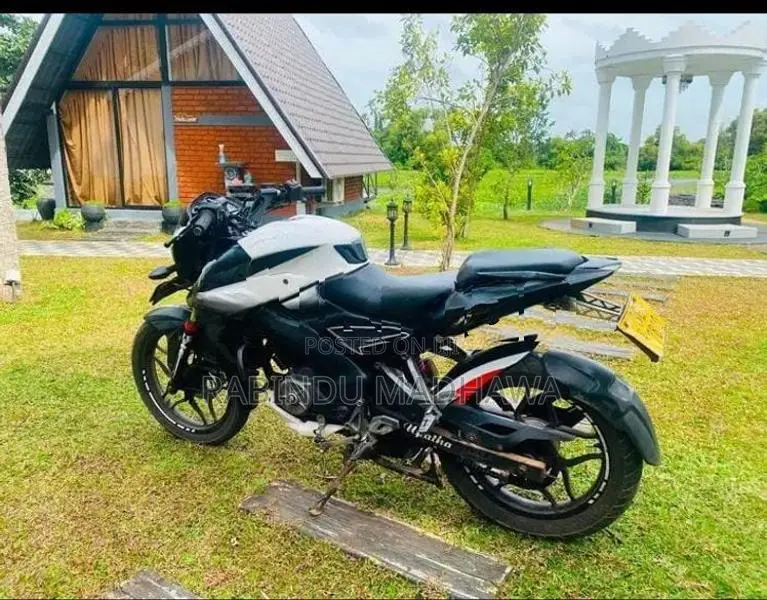 Bajaj Pulsar N160 2018