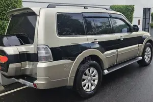 Mitsubishi Pajero Montero 2012