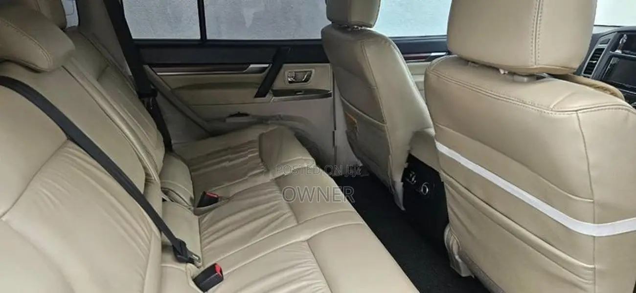 Mitsubishi Pajero Montero 2012