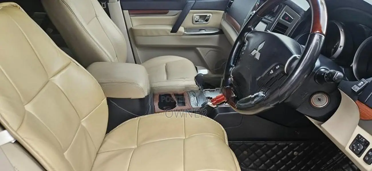 Mitsubishi Pajero Montero 2012