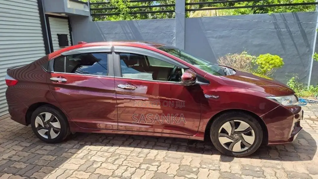 Honda Grace 2014