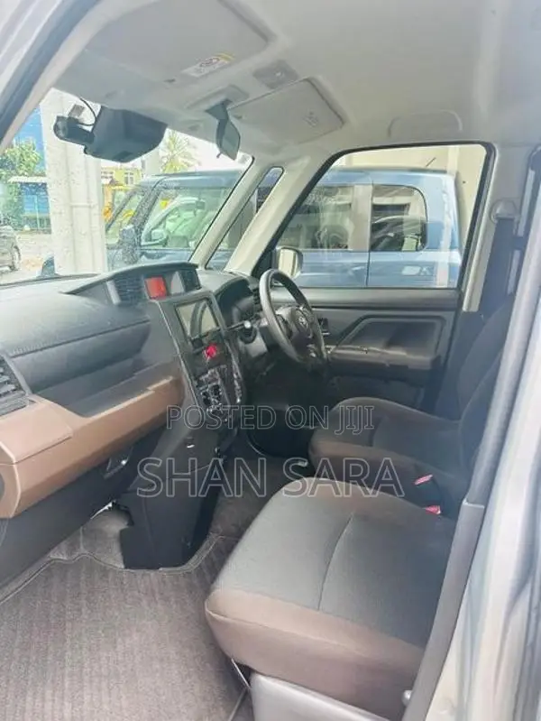 Toyota Roomy X 2023