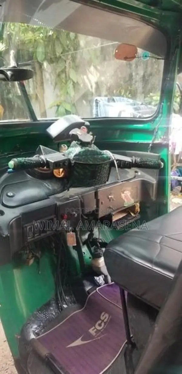 Bajaj RE 2000