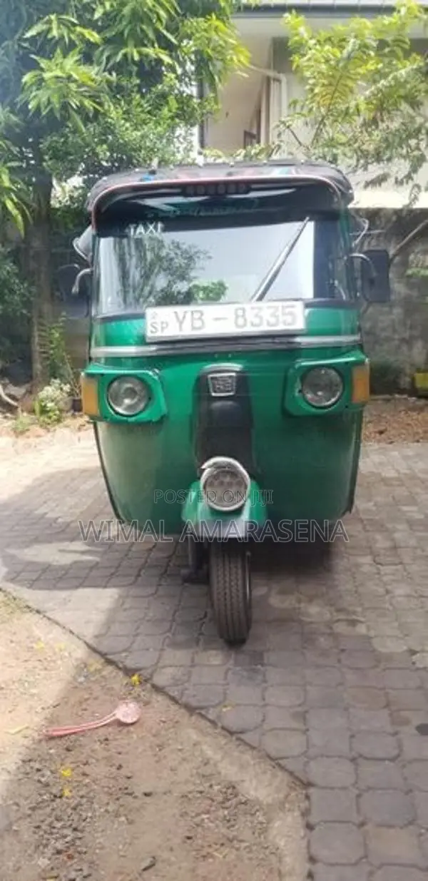 Bajaj RE 2000
