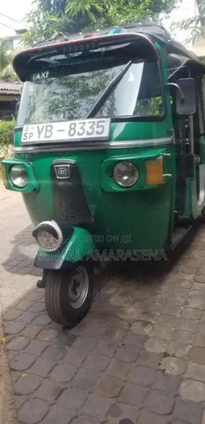 Bajaj RE 2000