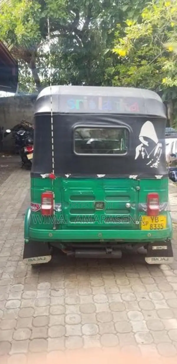 Bajaj RE 2000