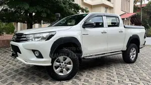 Toyota Hilux 2020 white