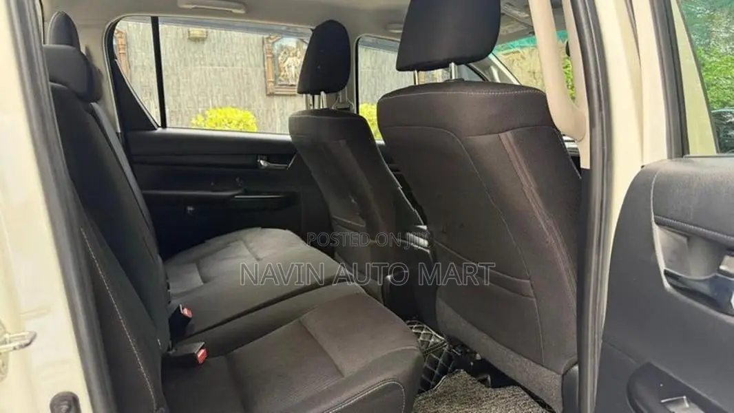 Toyota Hilux 2020 white
