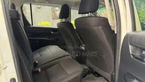 Toyota Hilux 2020 white