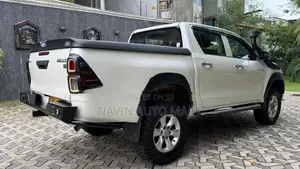 Toyota Hilux 2020 white