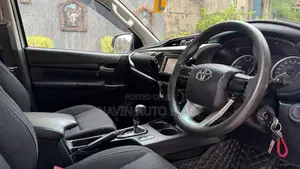 Toyota Hilux 2020 white