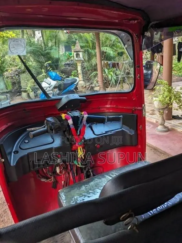 Bajaj RE 2010
