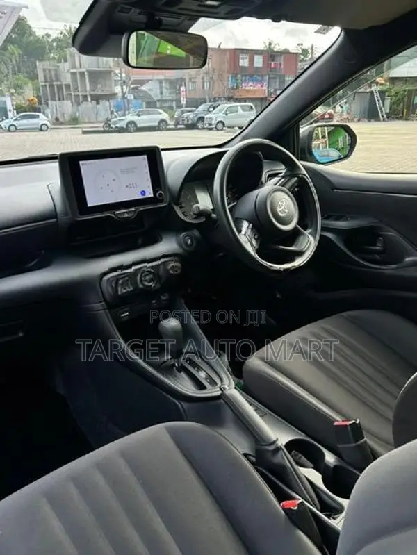 Toyota Yaris X Grade 2024