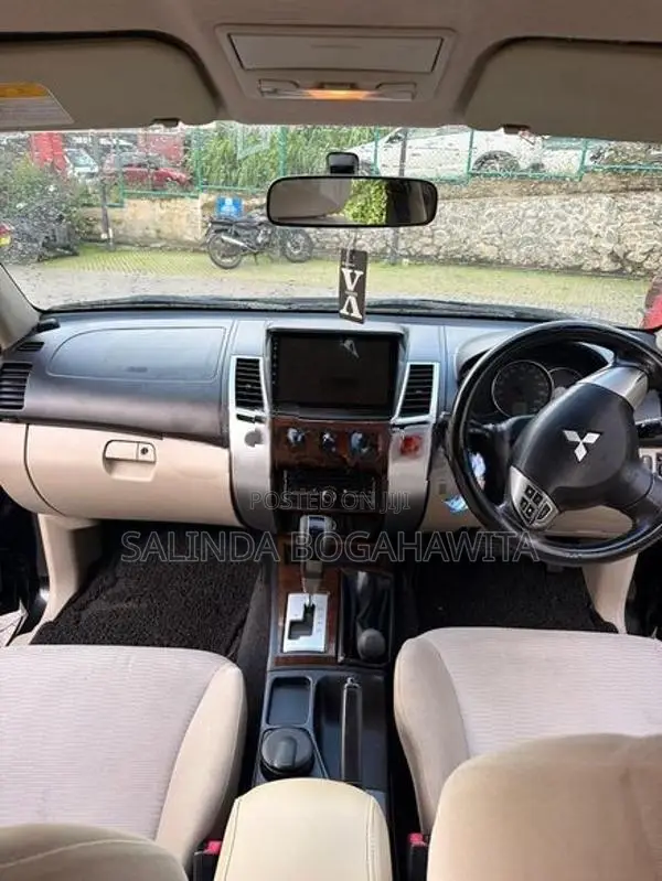 Mitsubishi Montero Sport 2011