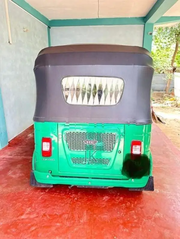 Bajaj RE 2025