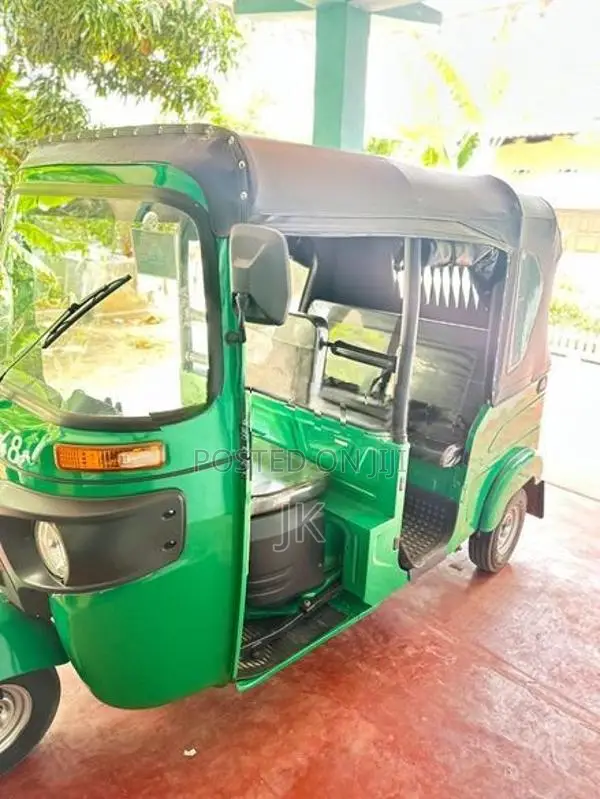 Bajaj RE 2025