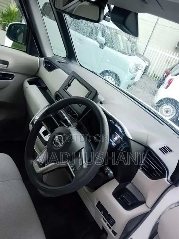 Nissan Roox 2024