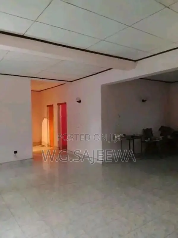 100 Perches Valuable Land with House for Sale in Veyangoda