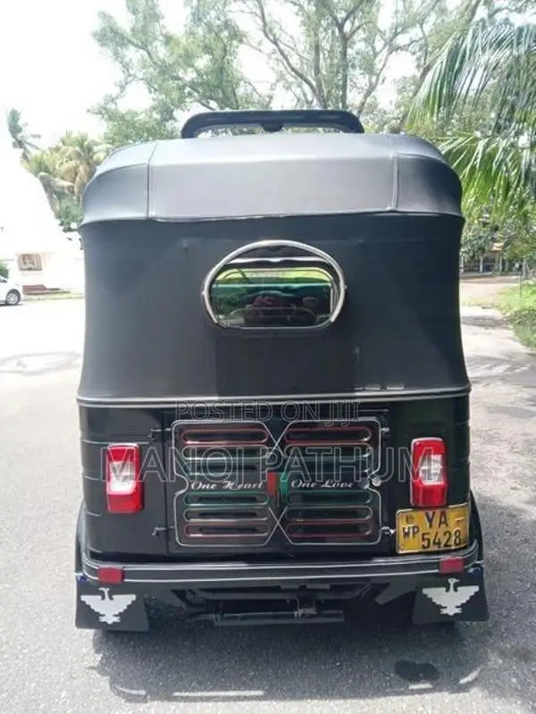 Bajaj RE 2010