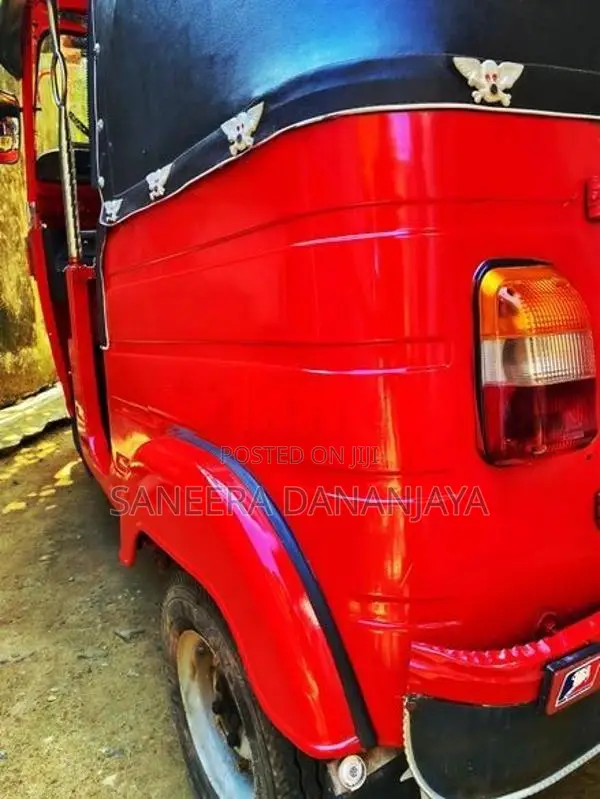Bajaj RE 2011