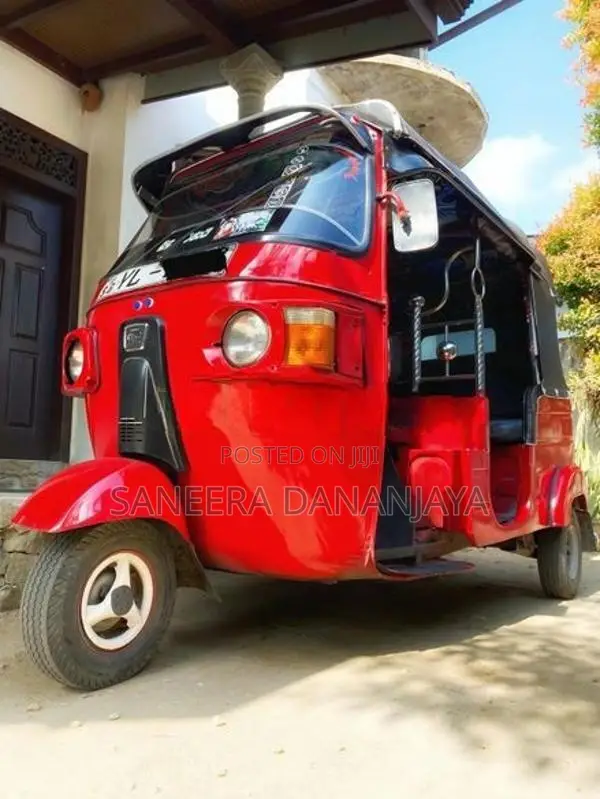 Bajaj RE 2011