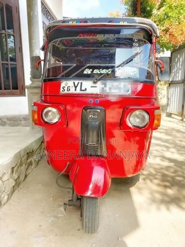 Bajaj RE 2011