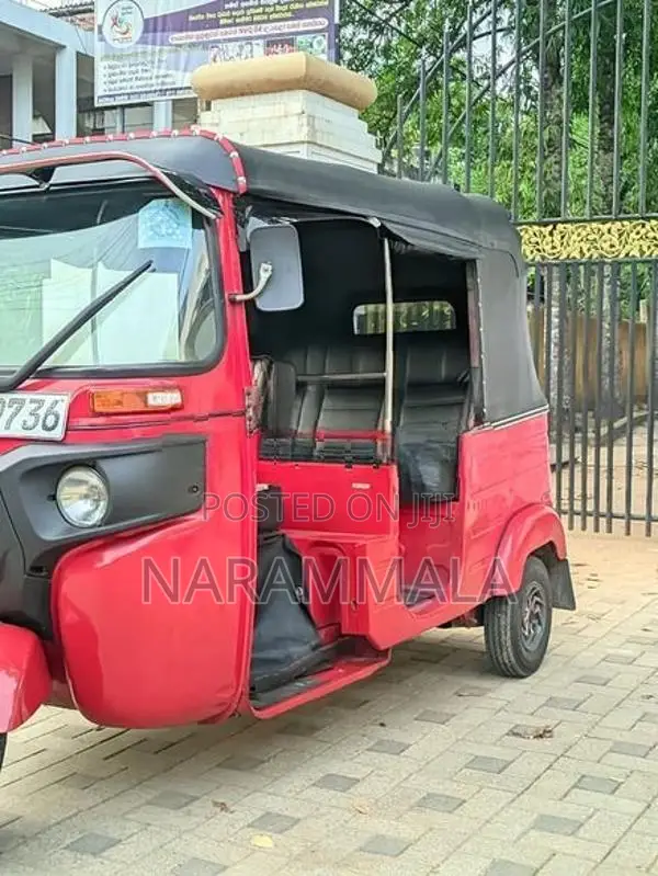 Bajaj RE 2015