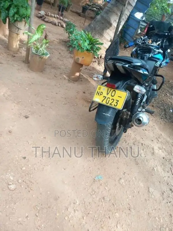 Bajaj CT100 2012