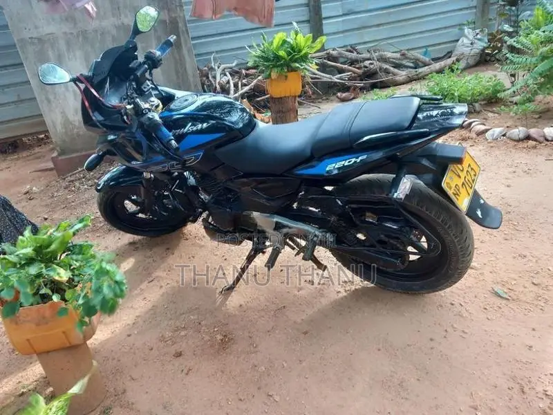 Bajaj CT100 2012